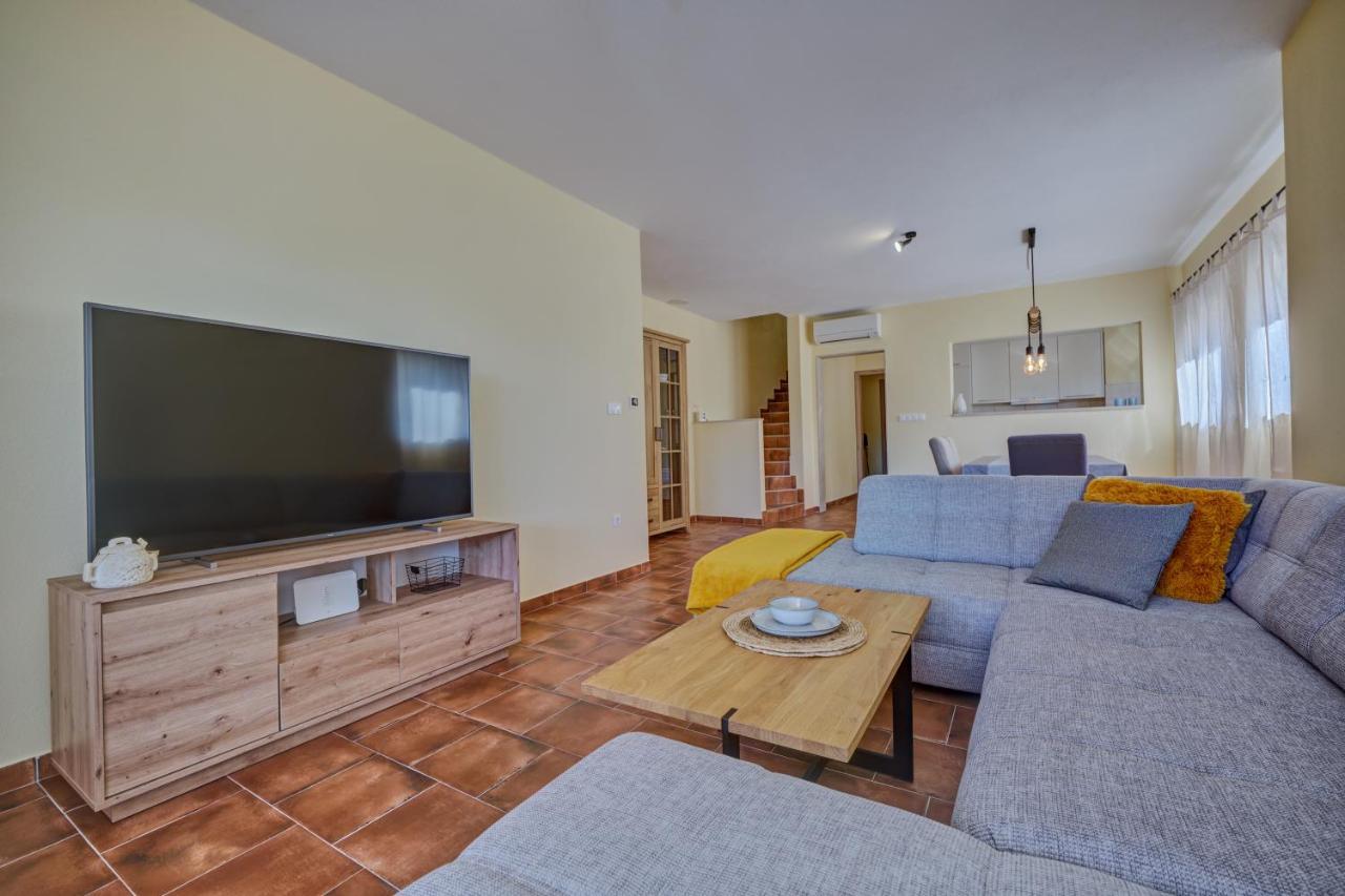 Anovi Holiday Homes By Litto Traù Esterno foto