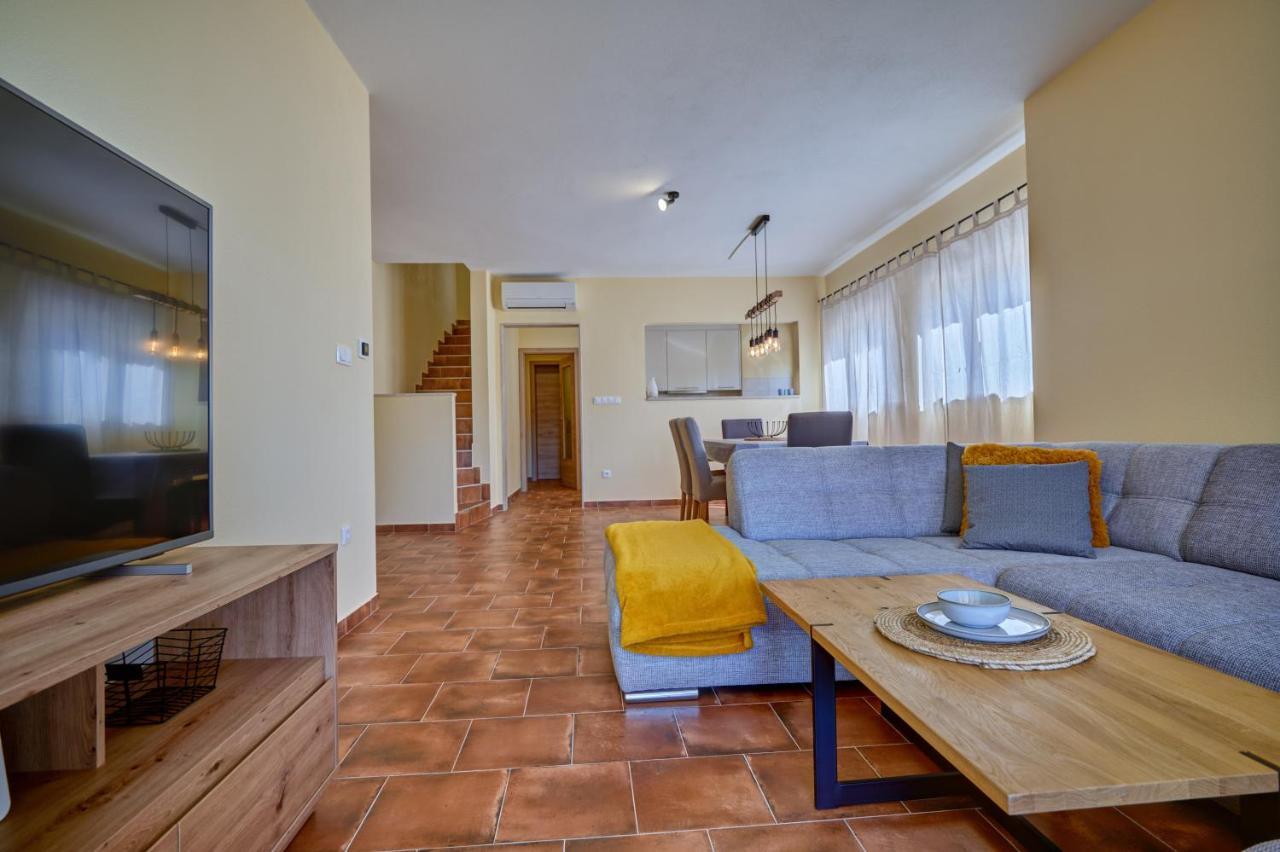 Anovi Holiday Homes By Litto Traù Esterno foto